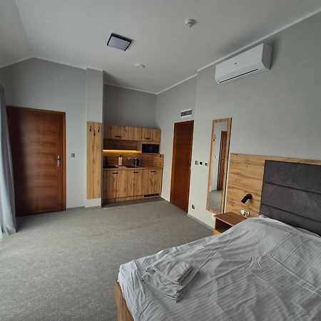 Lake View Apartamenty บรอดนิตซา ภายนอก รูปภาพ