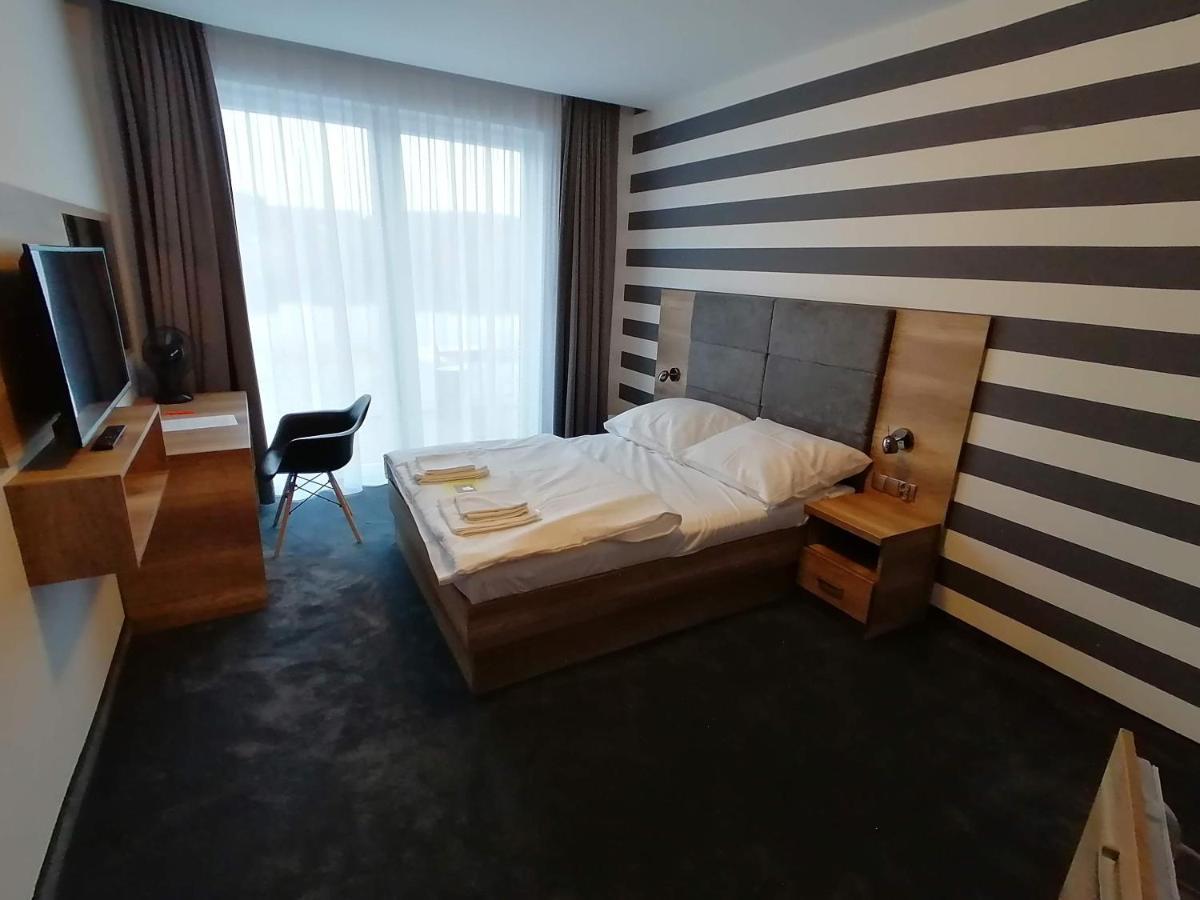 Lake View Apartamenty บรอดนิตซา ภายนอก รูปภาพ