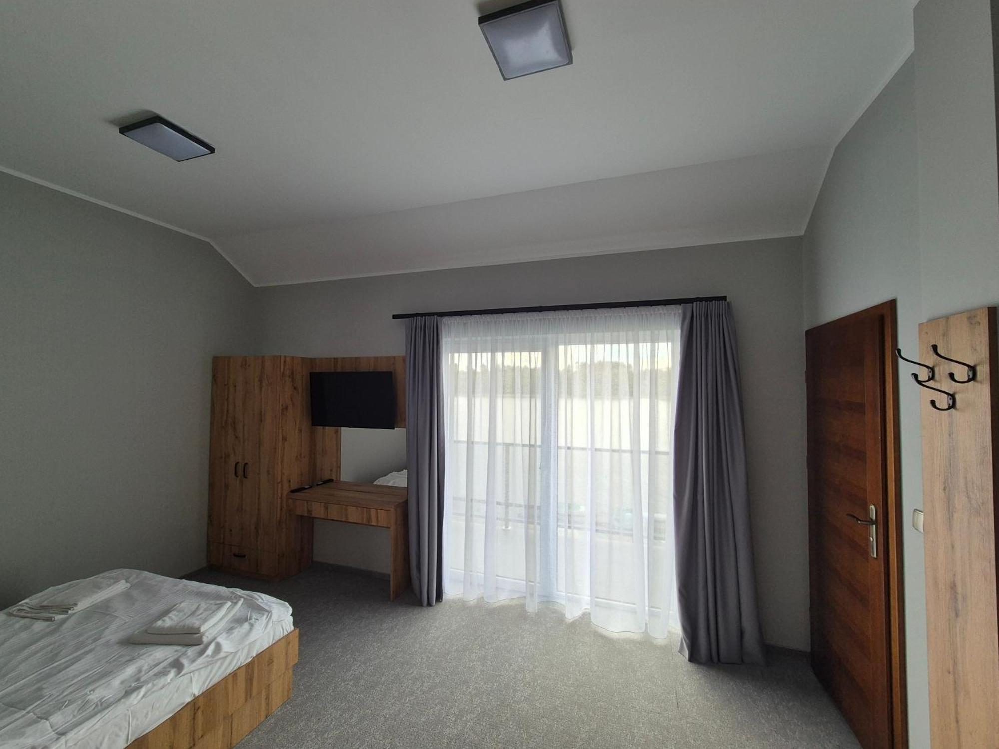 Lake View Apartamenty บรอดนิตซา ภายนอก รูปภาพ